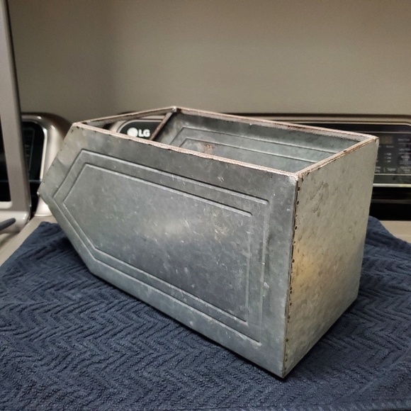 Farmhouse Galvanized Steel vintage Footed metal container L👀K - Picture 7 of 17